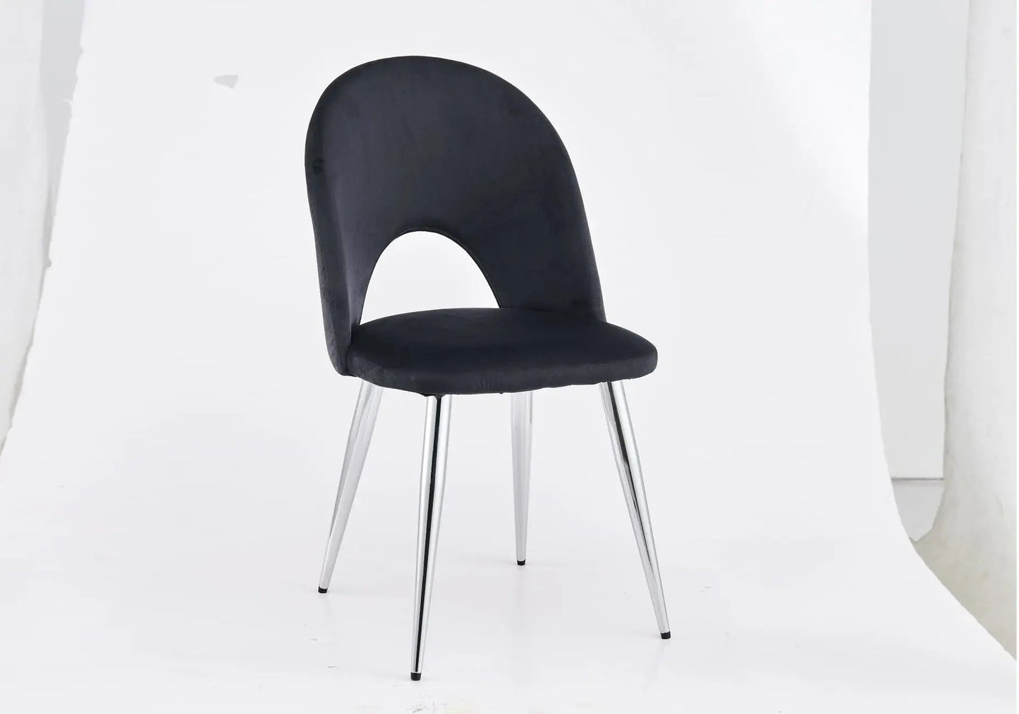 Chaises rétro velours noir GRETUS (lot de 4) New Design