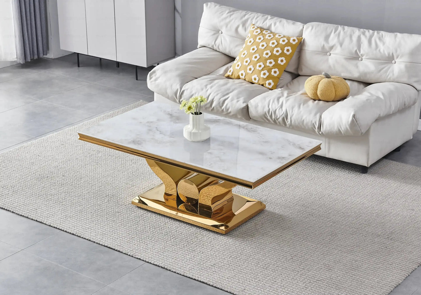 Ensemble table marbre beige et chaises anthracite doré TROPHEE Galerie du Mobilier