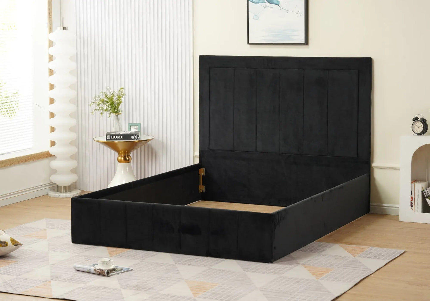 Lit capitonné en velours noir – Galerie du Mobilier