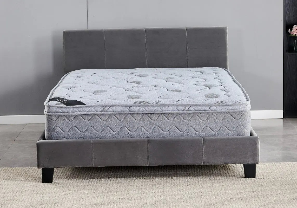 Lit velours gris – Galerie du Mobilier