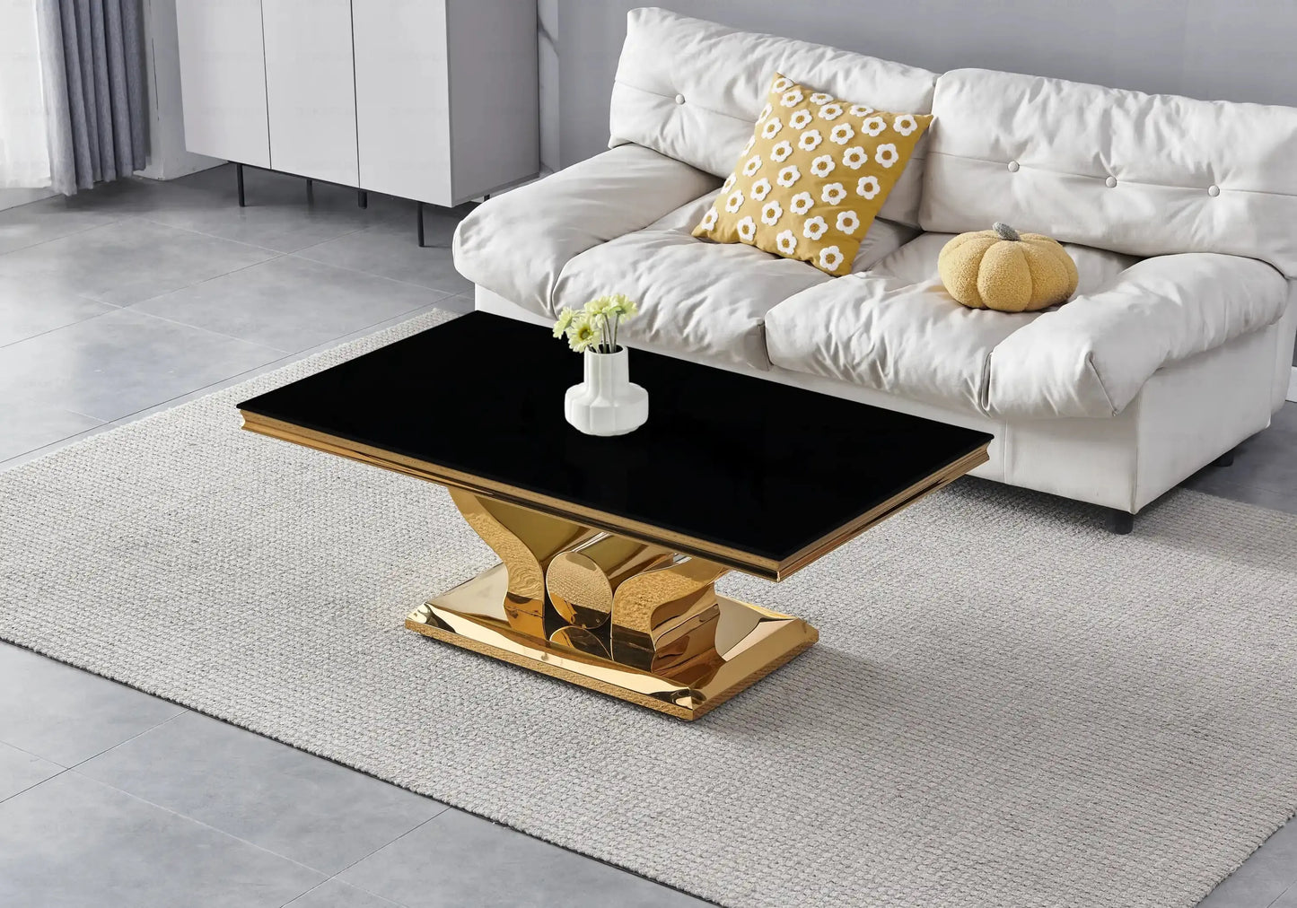 Table verre noir chaises capitonnées beige doré TROPHEE Galerie du Mobilier