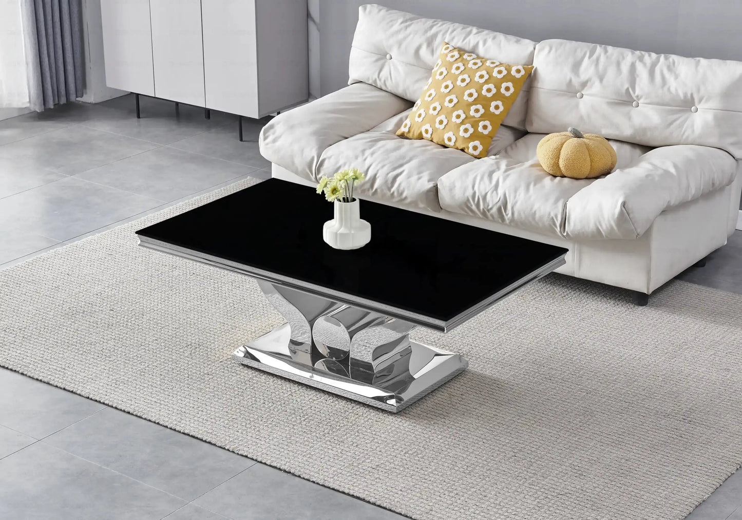 Table verre noir et chaises capitonnées beige TROPHEE Galerie du Mobilier