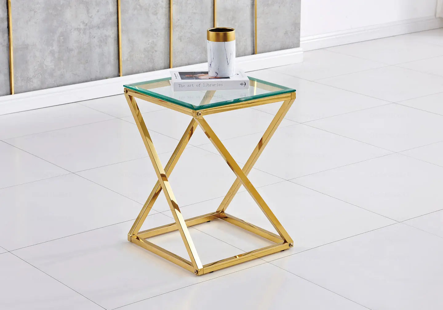 Bout de canapé design doré – Galerie du Mobilier - Vue 1