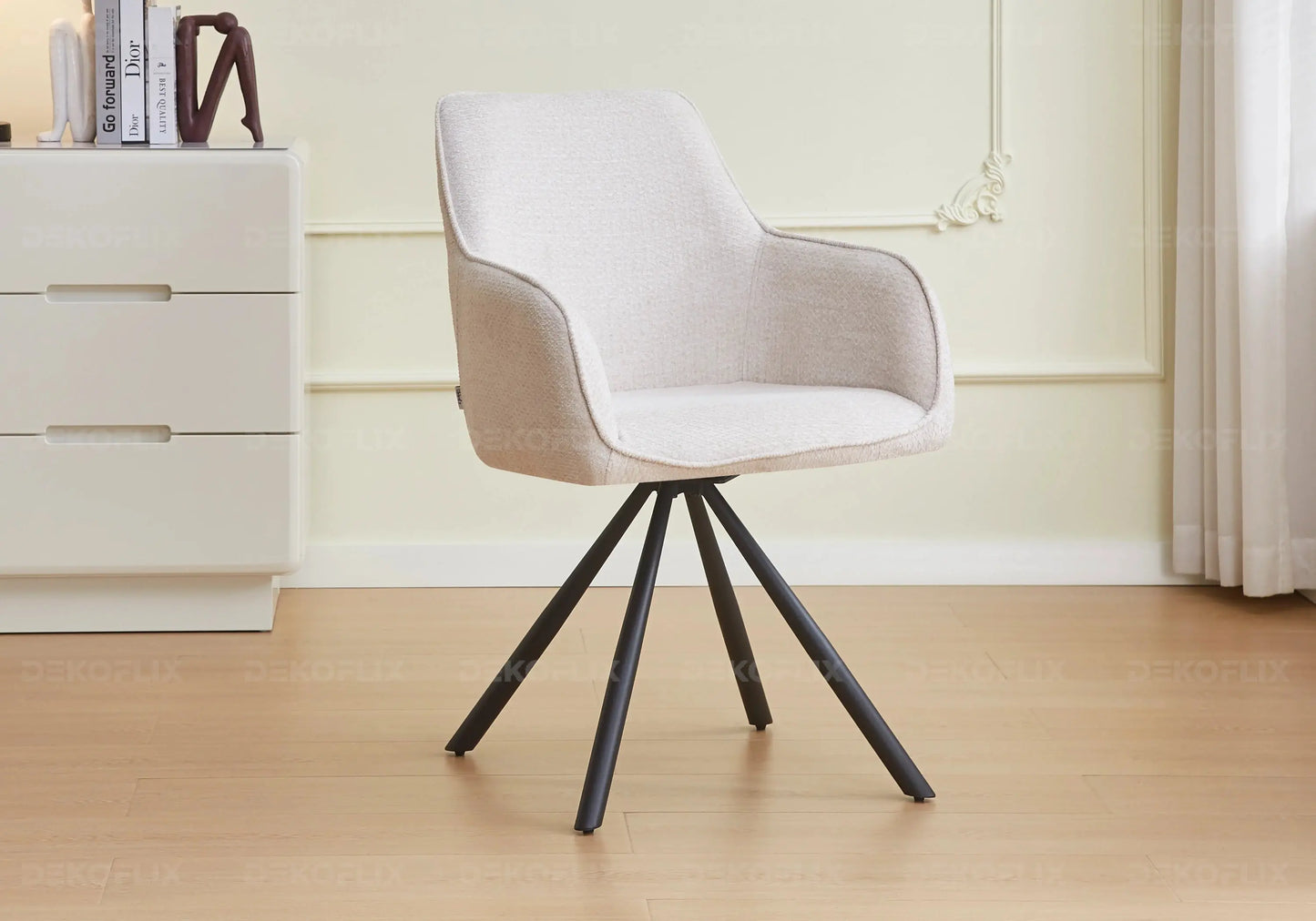 Fauteuil de table bouclée écru pieds noirs - – Galerie du Mobilier - Vue 1