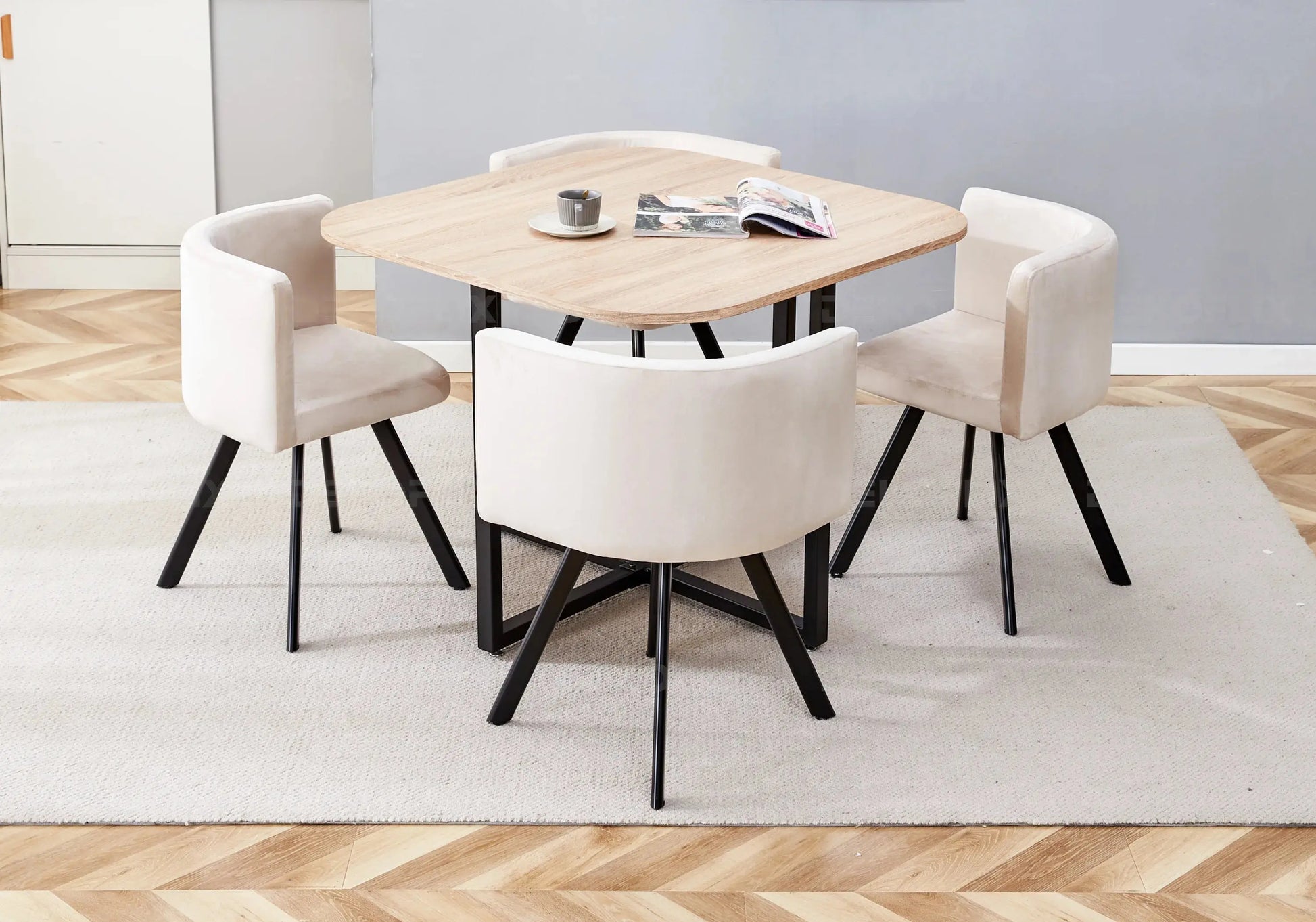 Ensemble table chêne et 4 chaises beige – Galerie du Mobilier - Vue 1