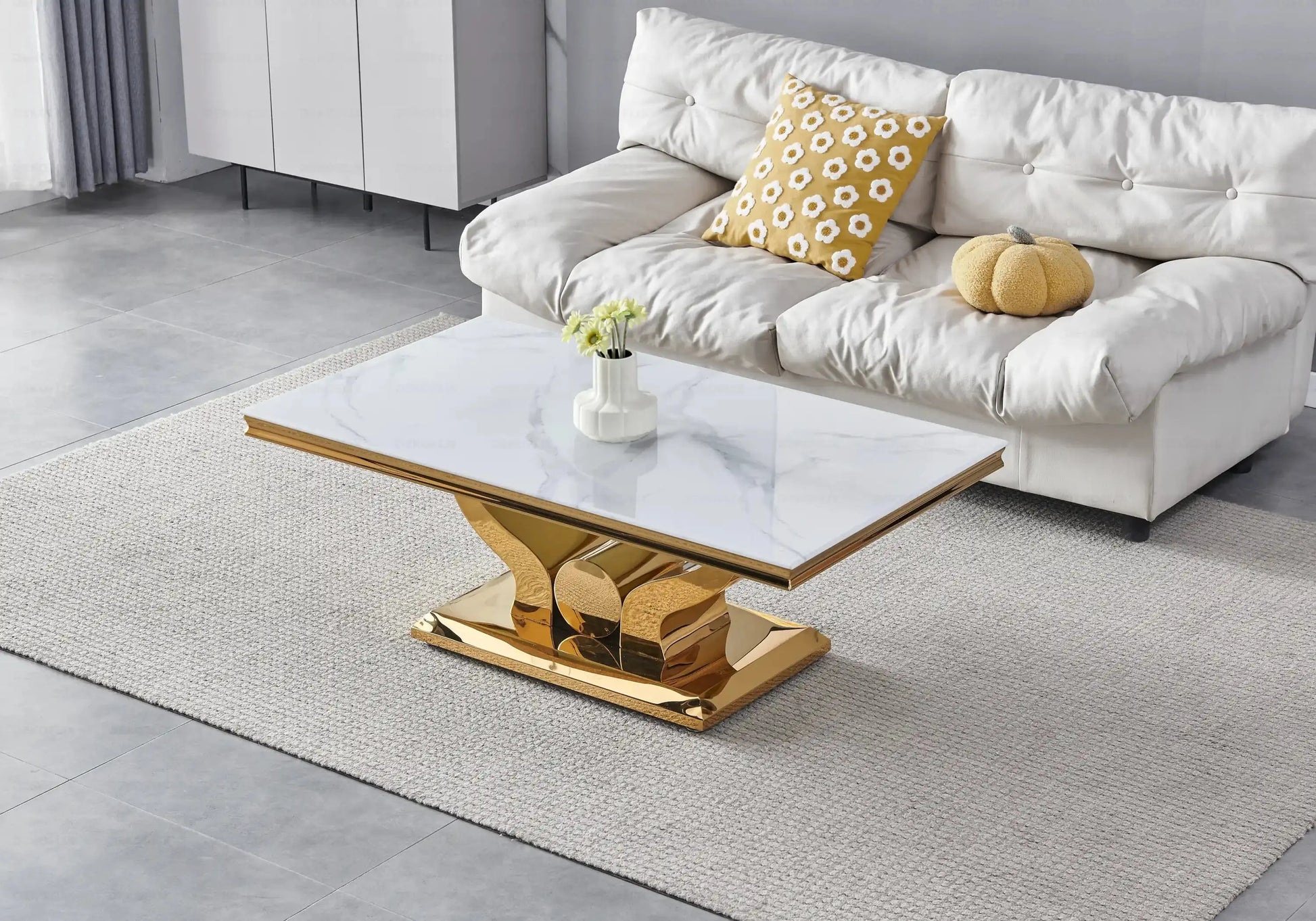 Ensemble table marbre blanc et chaises beige doré TROPHEE Galerie du Mobilier
