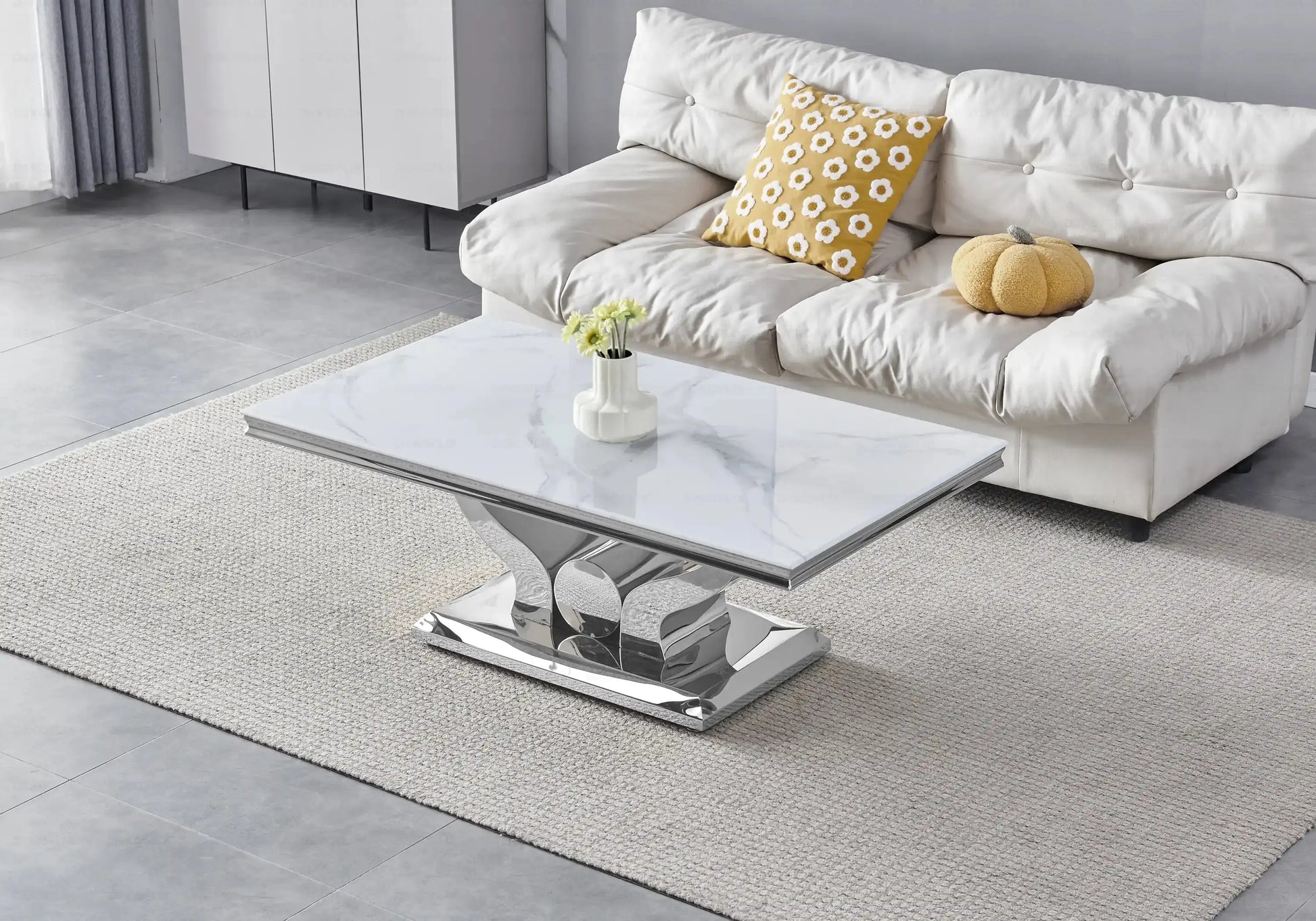Ensemble table marbre blanc et chaises taupe TROPHEE Galerie du Mobilier