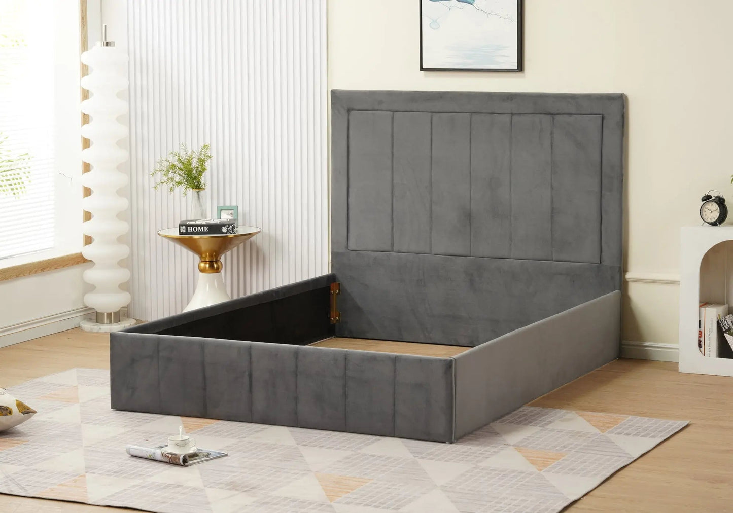 Lit capitonné en velours anthracite – Galerie du Mobilier
