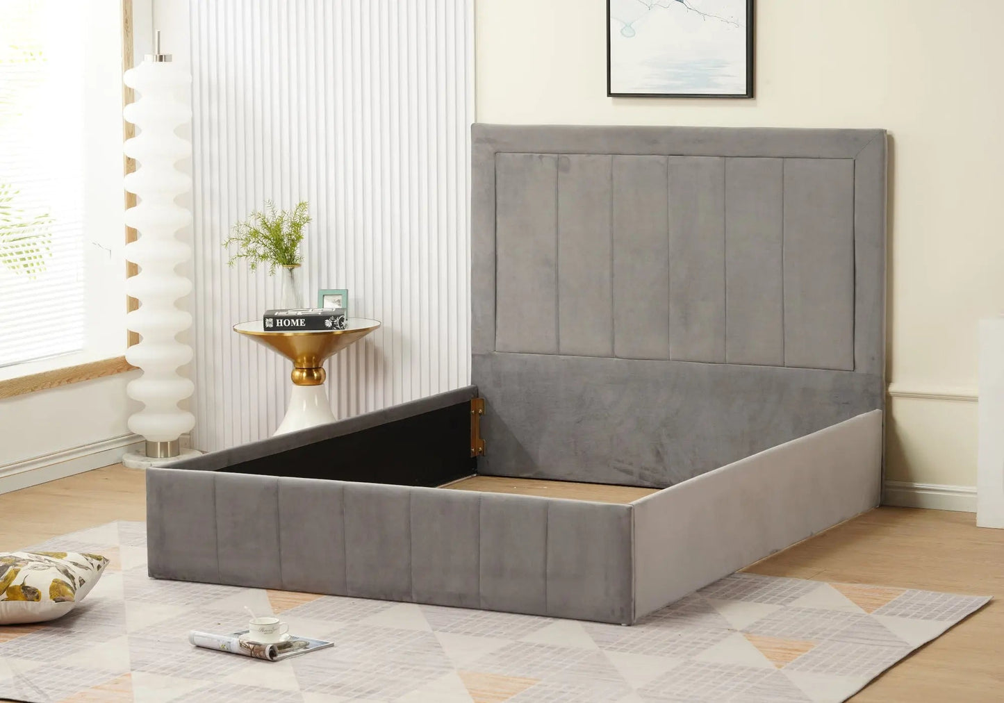 Lit capitonné en velours gris – Galerie du Mobilier