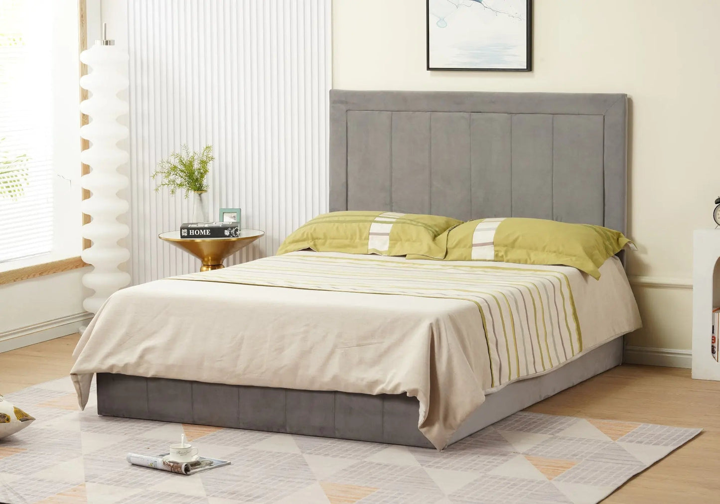 Lit capitonné en velours gris – Galerie du Mobilier