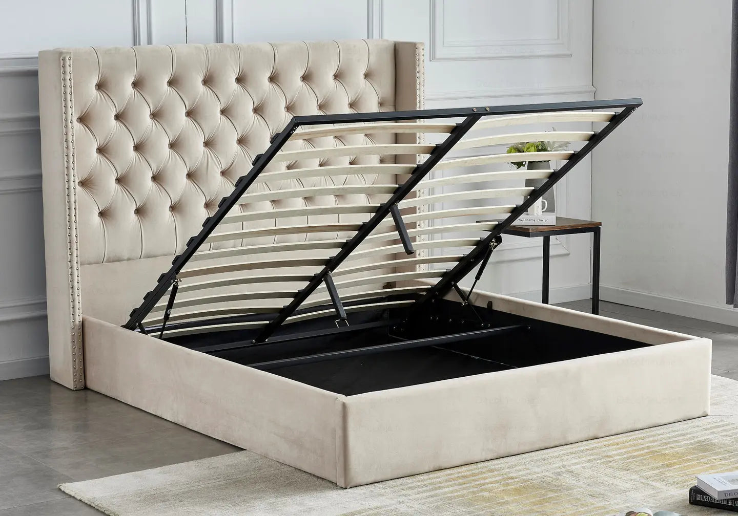 Lit coffre capitonné velours beige – Galerie du Mobilier - Vue 1