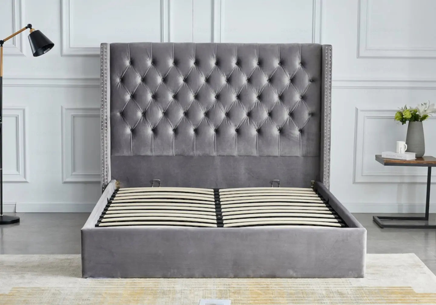 Lit coffre capitonné velours gris – Galerie du Mobilier