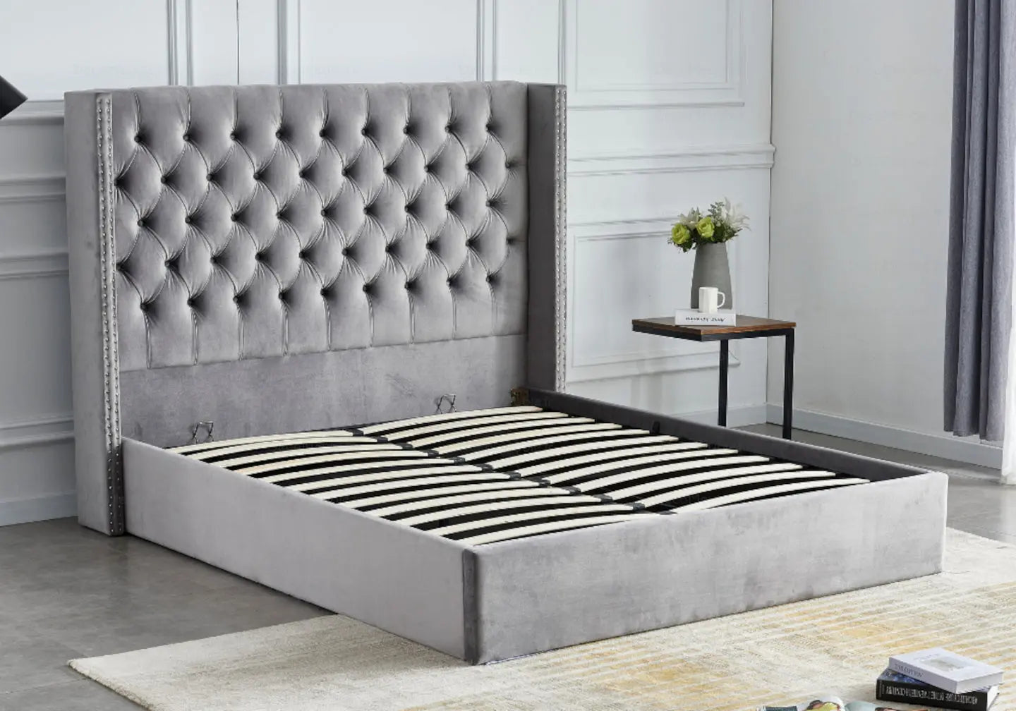 Lit coffre capitonné velours gris – Galerie du Mobilier