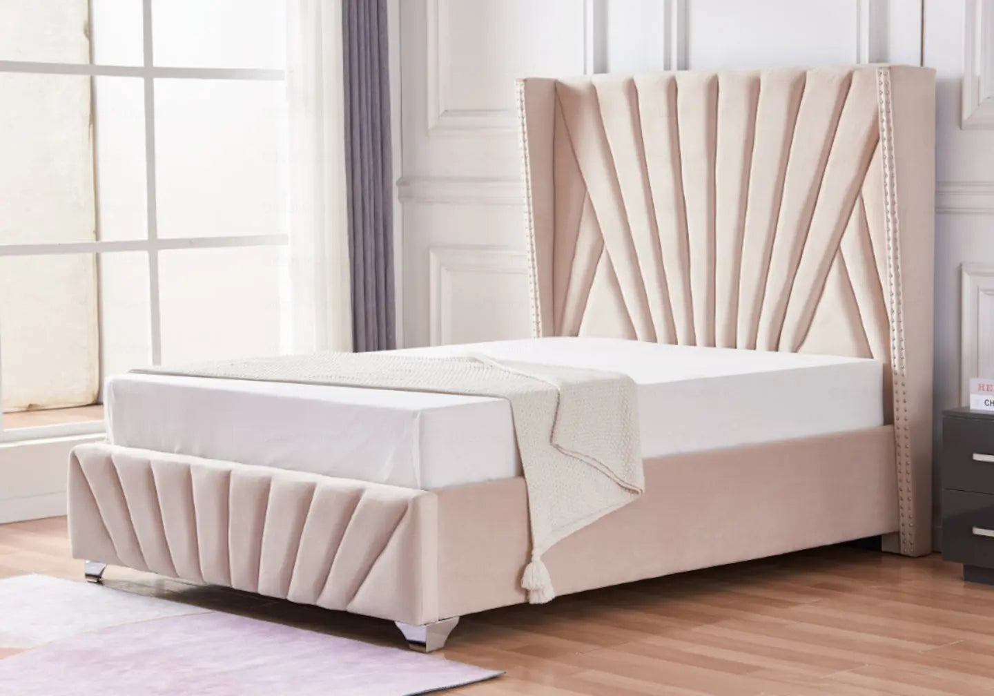 Lit king size velours beige – Galerie du Mobilier - Vue 1