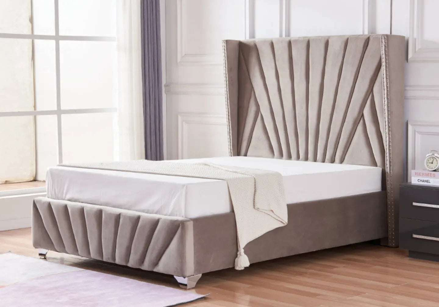 Lit king size velours gris – Galerie du Mobilier