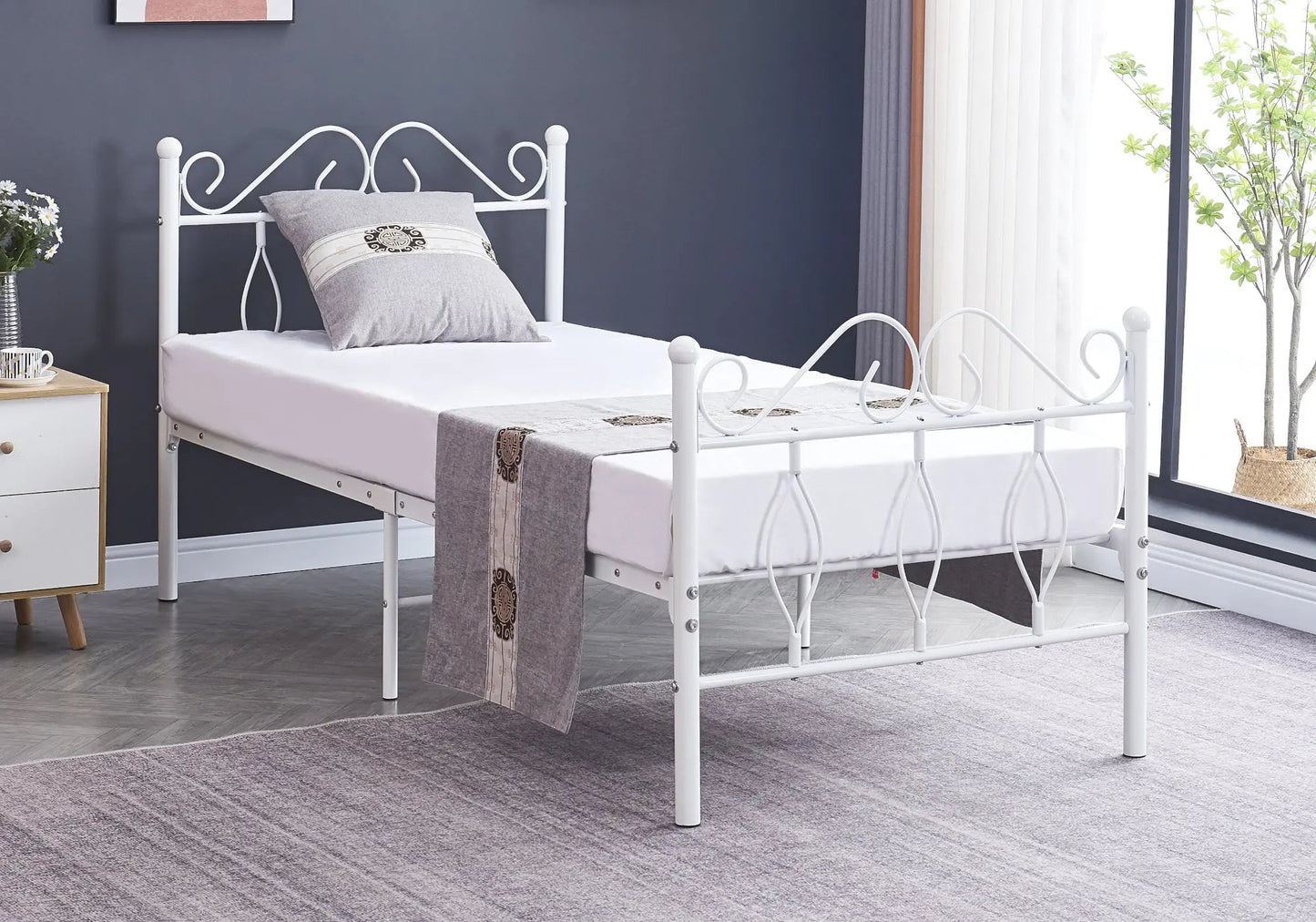 Lit métal blanc – Galerie du Mobilier