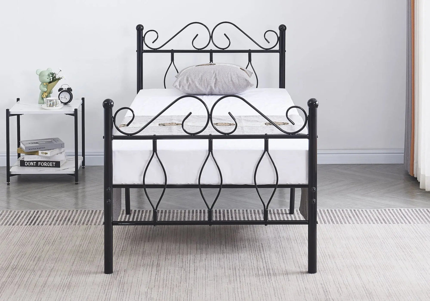 Lit métal noir – Galerie du Mobilier