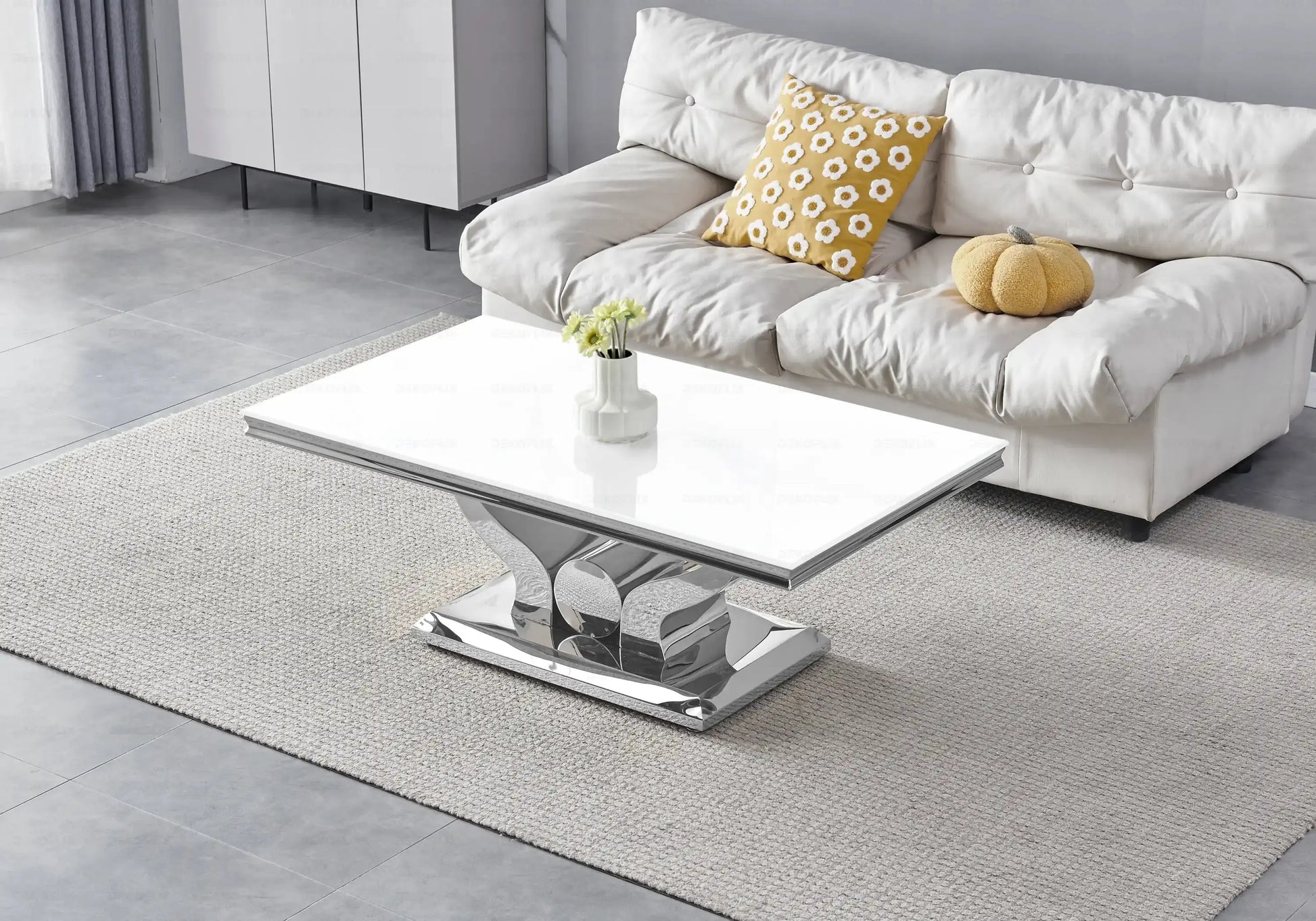 Table verre blanc et chaises capitonnées beige TROPHEE Galerie du Mobilier
